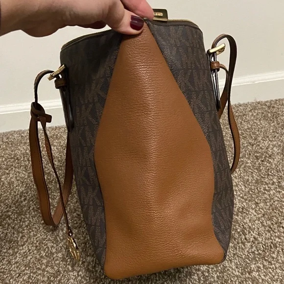 Michael Kors Signature Brown and Tan Tote🤎LIKE NEW🤎SUPER CLEAN🤎 - Picture 13 of 13